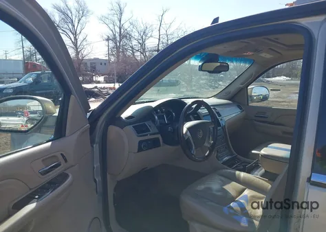 2009 Cadillac Escalade Esv Standard z USA, uszkodzony, nr VIN 1GYFK262X9R106516